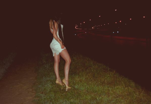 Девушки на час: Интимный досуг, который изменил историю